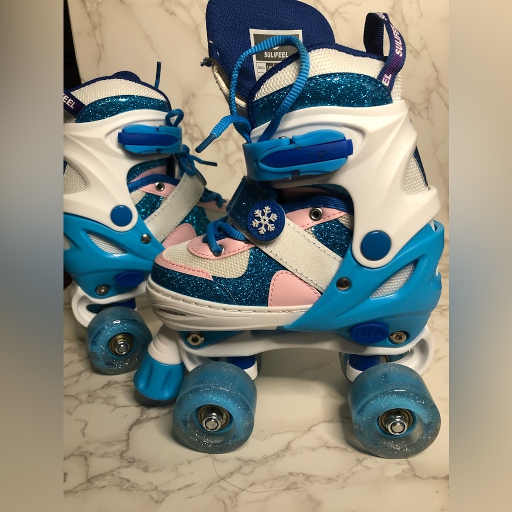 SULIFEEL Ice Snow 4 Size Adjustable Light up Roller Skates for Kids - Picture 4 of 7